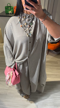 ENSEMBLE A CARREAUX TAUPE