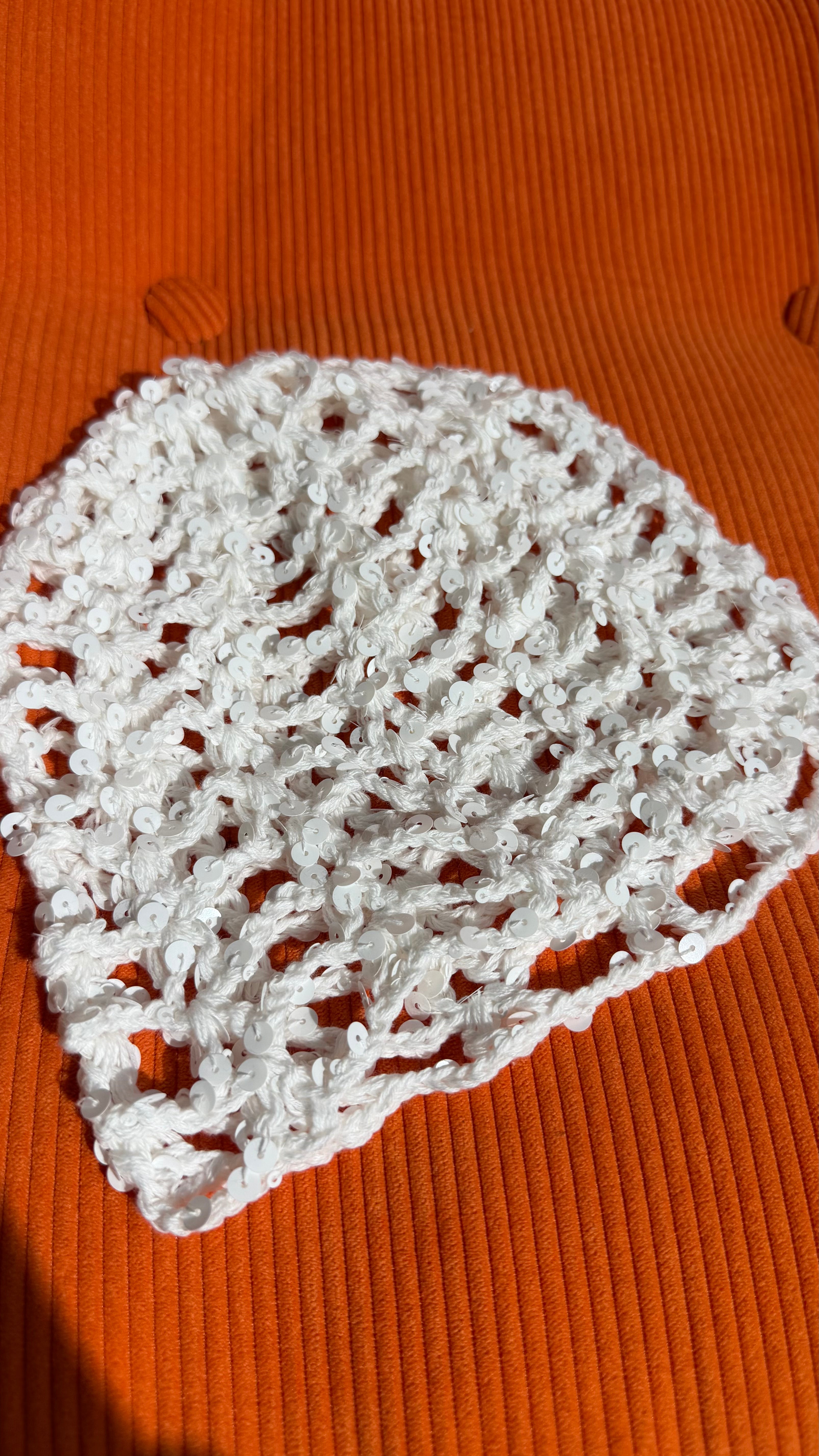 BONNET BLANC SEQUINS