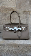 THE RICHY BAG — Kendall, camel